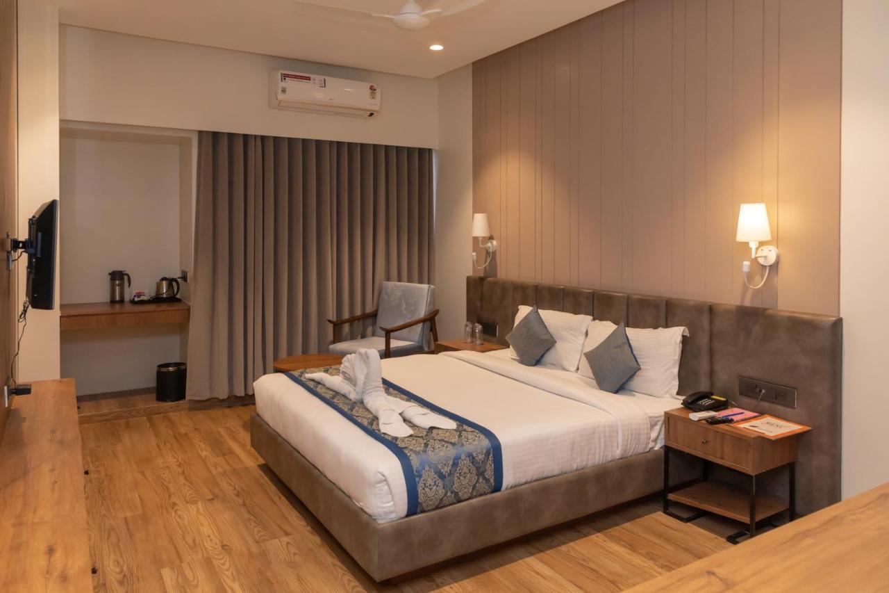 Pinnacle Grand Hotel Ahmedabad Exterior photo
