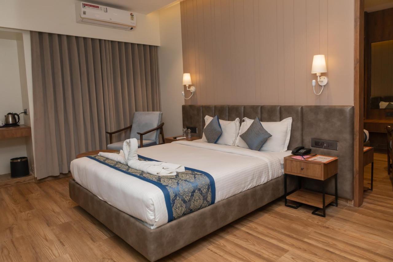 Pinnacle Grand Hotel Ahmedabad Exterior photo