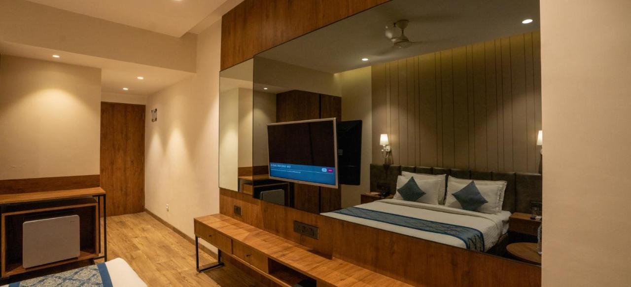 Pinnacle Grand Hotel Ahmedabad Exterior photo