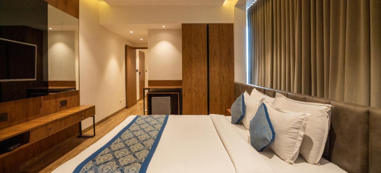 Pinnacle Grand Hotel Ahmedabad Exterior photo