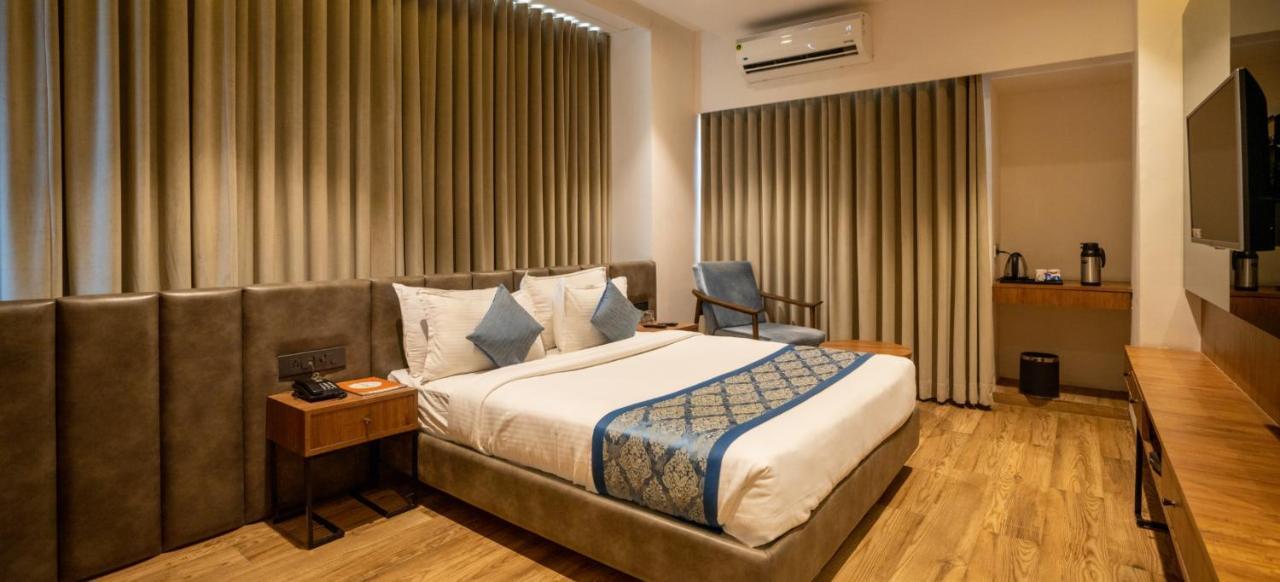 Pinnacle Grand Hotel Ahmedabad Exterior photo